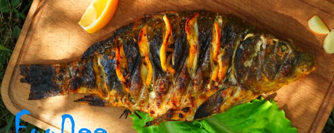 Карп, запеченный с лимоном, луком и зеленью