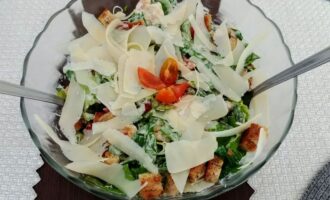 "Цезарь" с креветками и беконом