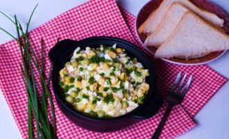 Салат из скумбрии в масле