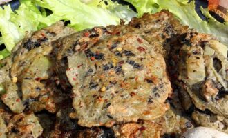 Грибные оладьи с луком