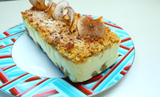 Яблочный чизкейк с миндальной крошкой
