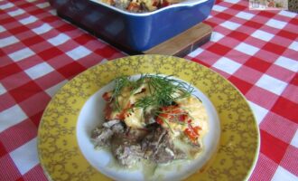 Куриная печень с помидорами и сыром