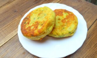 Лепешки с картошкой и сыром на сковороде