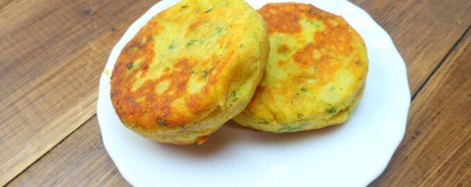 Лепешки с картошкой и сыром на сковороде