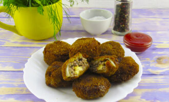 Луковые кольца с фаршем в хрустящей корочке