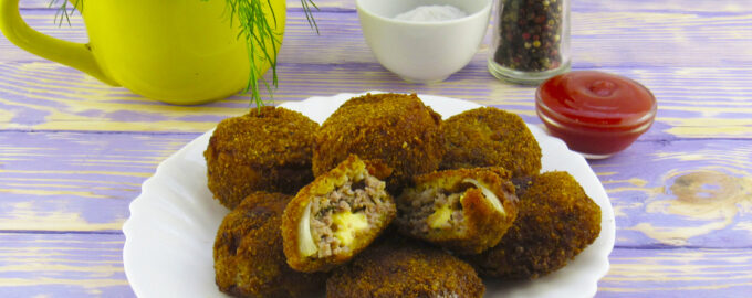 Луковые кольца с фаршем в хрустящей корочке