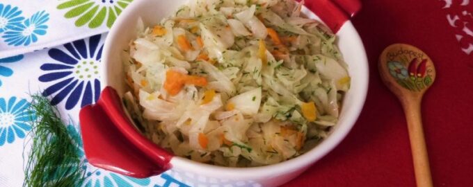 Тушеная капуста с морковью и яблоком