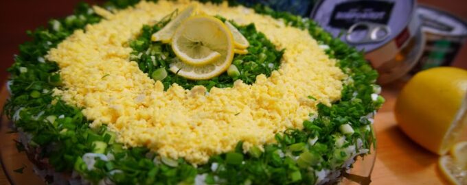 Быстрый и аппетитный салат с морепродуктами!