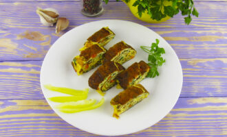 Омлет-рулет - нежный, вкусный. Невероятно вкусный завтрак.