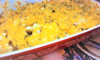 Запеченная в духовке цветная капуста с грибами под сыром