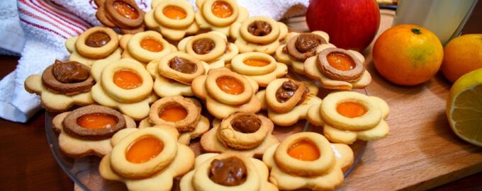 Очень вкусное песочное печенье с джемом!