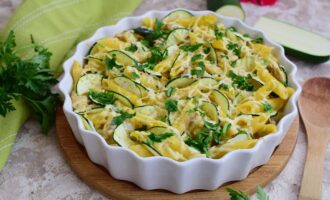 Макаронная запеканка с кабачками
