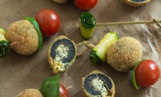 Фаршированные оливки с хрустящей корочкой