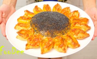 Праздничный и изумительно красивый пирог "Подсолнух" с мясом и сыром