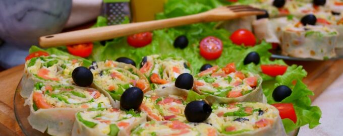 Вкуснейшие закусочные рулеты из лаваша с начинкой!
