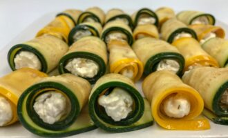 Закусочные рулетики из цуккини