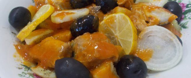 Картофельный салат со скумбрией в томатном соусе