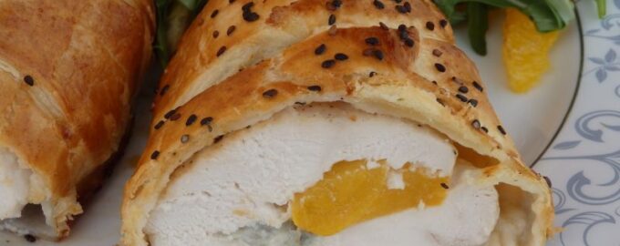 Куриное филе с персиком и голубым сыром
