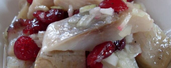 Сельдь с клюквой