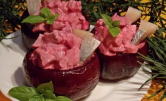 Свекла, фаршированная селедочным салатом