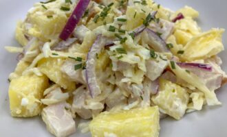 Салат с ананасом