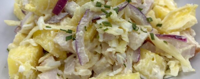 Салат с ананасом