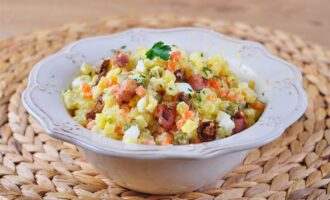 Салат с маринованными лисичками
