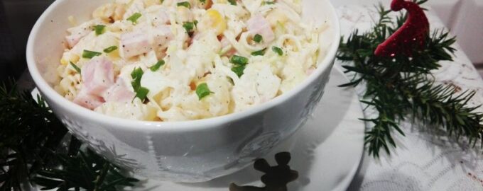 Новогодний салат с ананасом