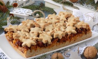 Рождественский яблочный пирог с орехами