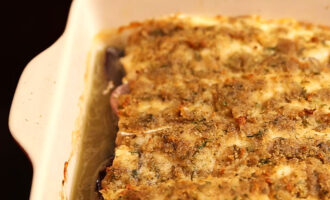 Хек, запеченный в духовке под пряной корочкой