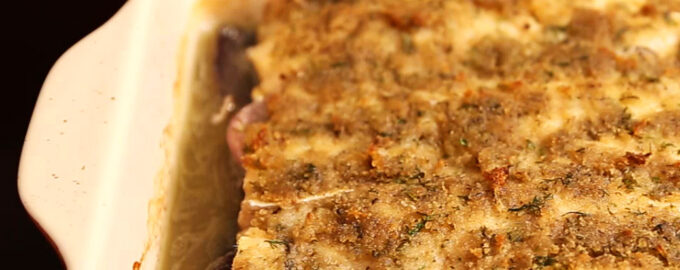Хек, запеченный в духовке под пряной корочкой