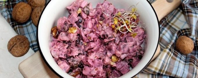 Грузинский салат из свеклы с грецкими орехами