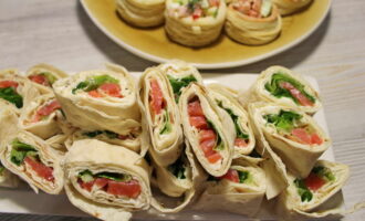 Закуска из лаваша с красной рыбкой