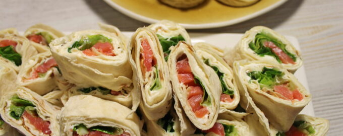 Закуска из лаваша с красной рыбкой