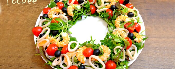 Салат с кальмарами и креветками в соусе
