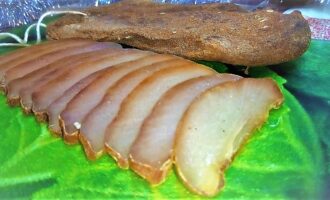Домашняя баструма из куриной грудки. Вяленое мясо. Балык из куриного филе