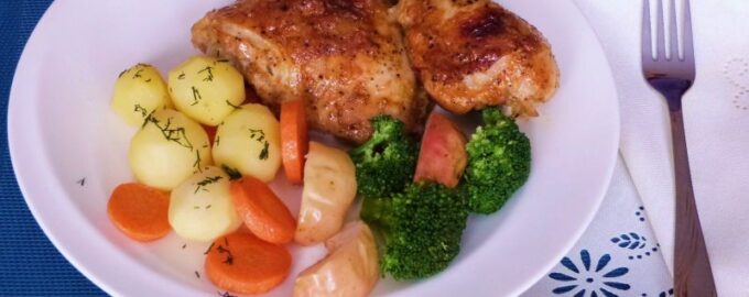 Куриные ножки, запеченные с яблоками