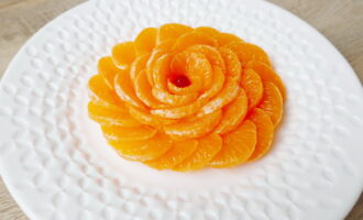 Цветок из мандарина. Украшение для торта или салата