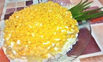 Красочный яркий салат "Ананас" на праздничный стол. Рецепт вкусного салата