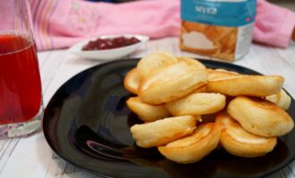 Вкуснейшие пышные оладьи на кефире!