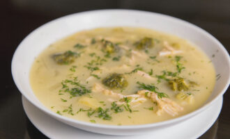 Сырный суп с курицей и брокколи