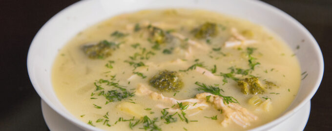 Сырный суп с курицей и брокколи