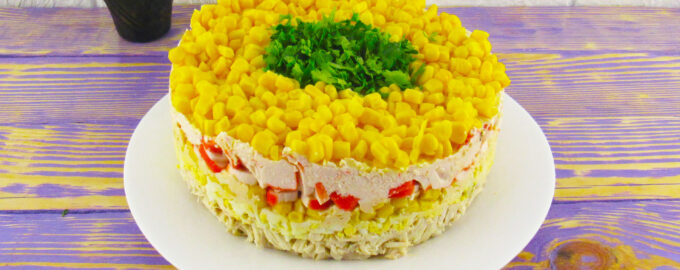 Салат без майонеза Магнолия с крабовыми палочками и курицей