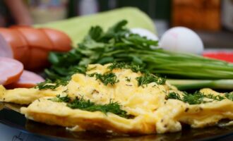Быстрый и вкусный омлет с сыром!