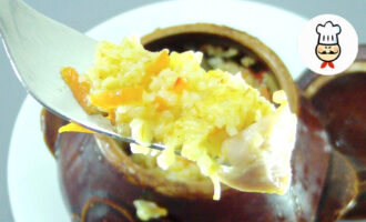 Пшеничная каша с курицей в горшочках