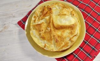 Быстрый пирог из лаваша с начинкой из куриной грудки и овощей