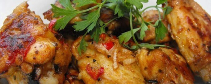 Куриные крылышки с чесноком