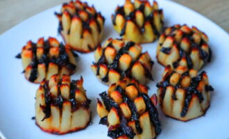 Запеченный картофель с черносливом