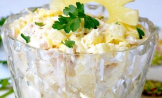 Салат с курицей и ананасами "Лимпопо"