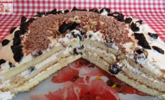 Торт на сгущенке со сметанным кремом и черносливом